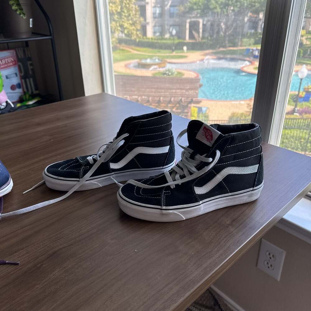 Vans - Picture 2 of 4